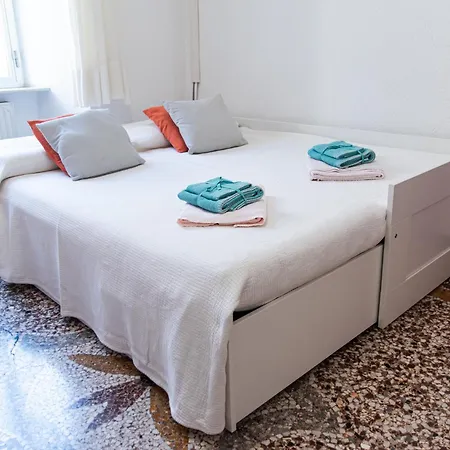 Daire Castles's House *